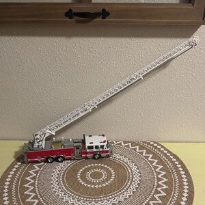 Code 3 Sag Harbor Model Fire Truck Toy Extendable Ladder Limited Edition 1:64